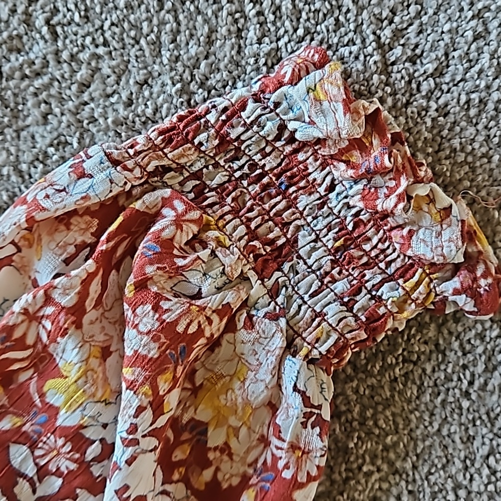 Beautiful blouse - Picture 4 of 5
